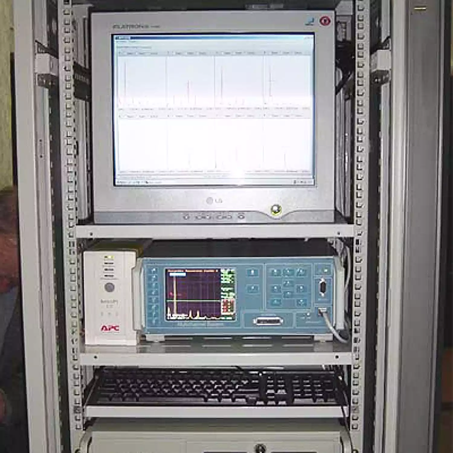 Многоканальный дефектоскоп УСМ-8 - 2