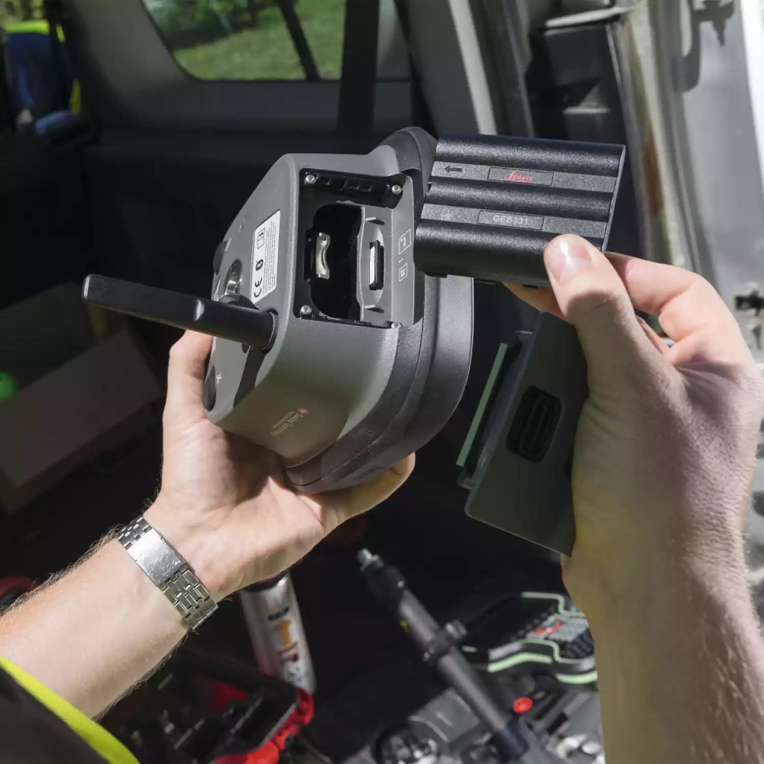 Комплект GNSS-приемника RTK база Leica GS18 GSM - 9