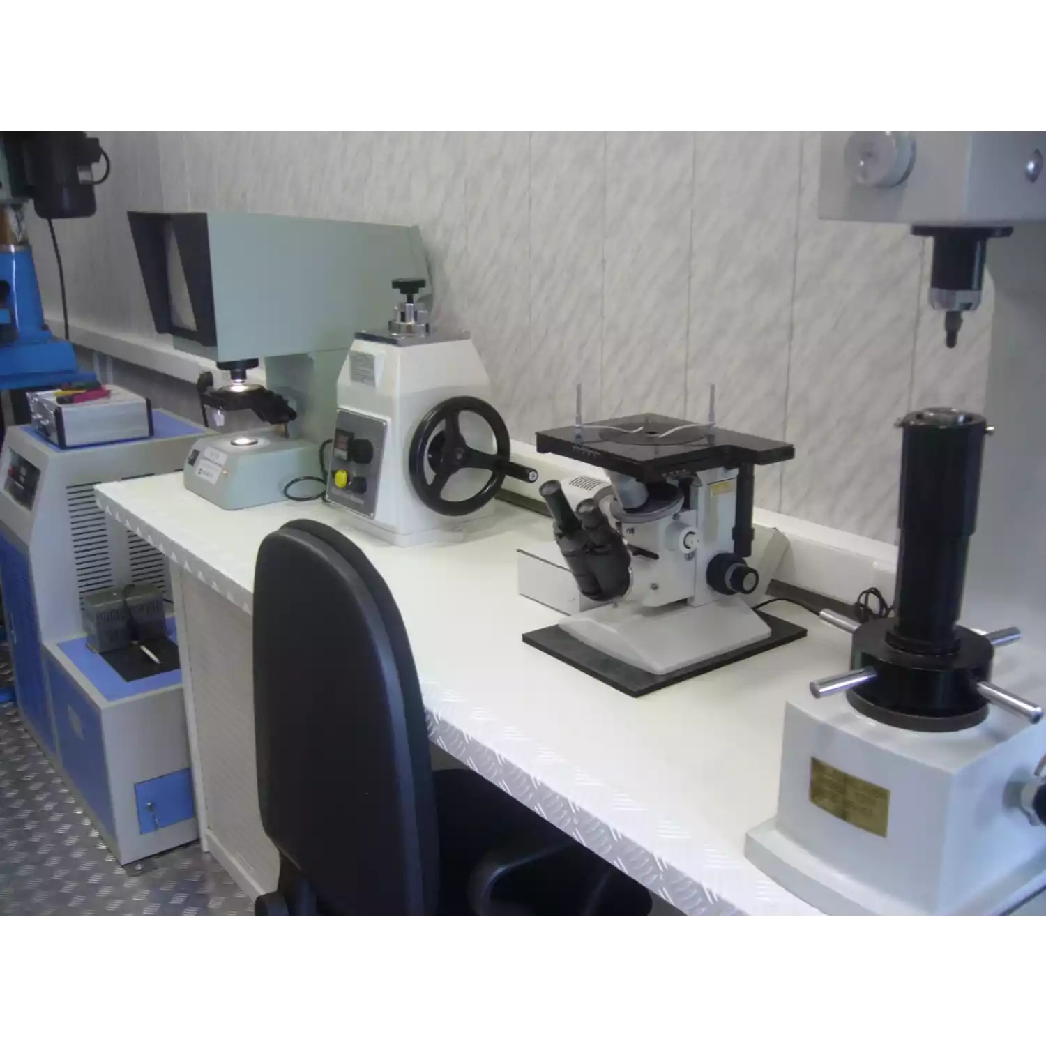 Мобильная лаборатория механических испытаний  на базе блок-контейнера 8м - 2