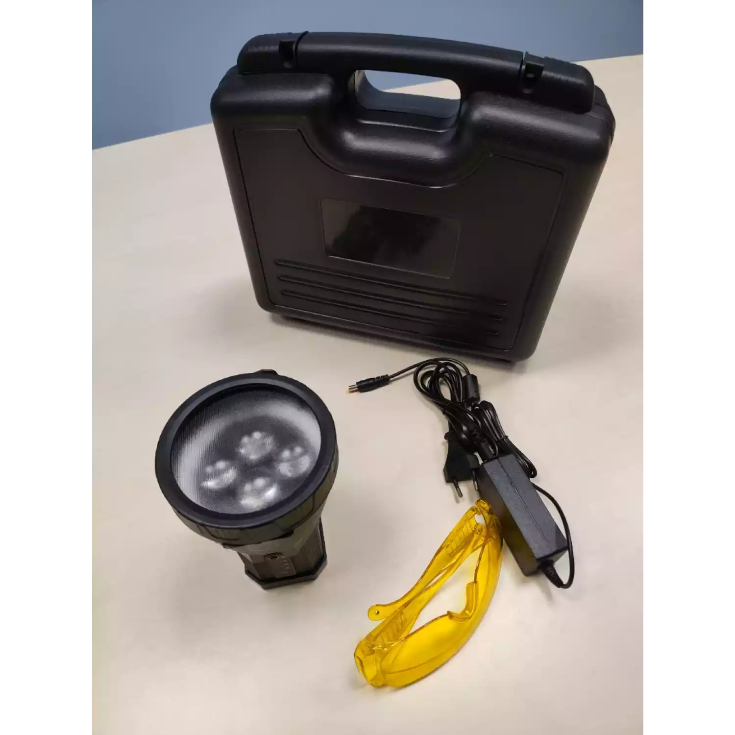 Ультрафиолетовый осветитель АВМ УФ 136П - 3