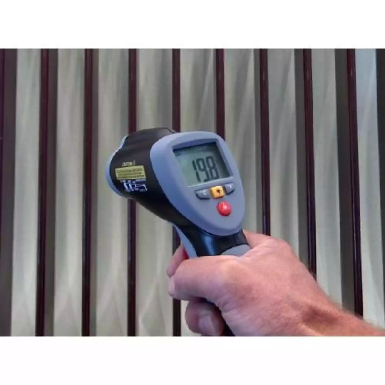 Инфракрасный цифровой портативный пирометр TQC TE1004 (с лазерным указателем) - 1