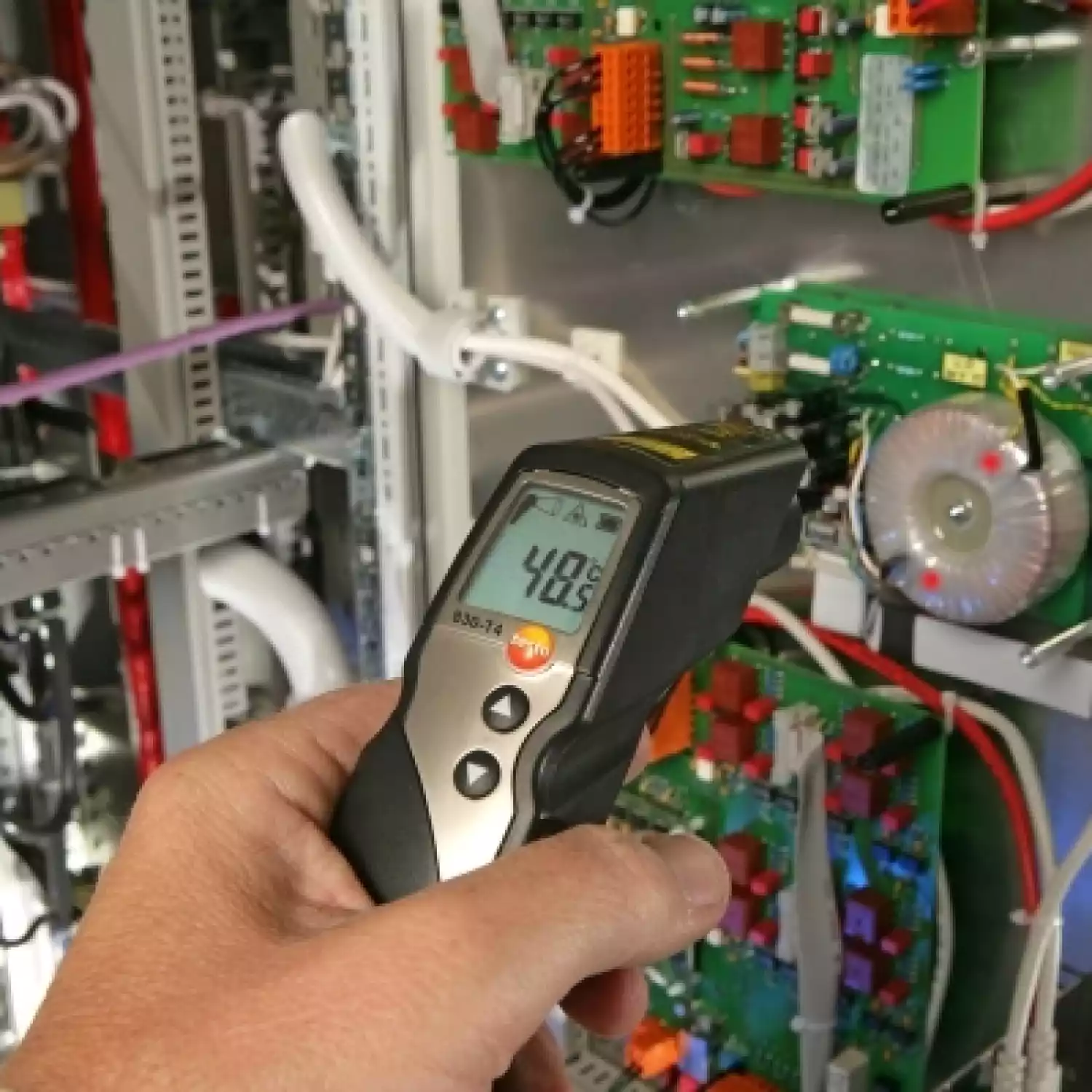 Testo 830-T4 термометр инфракрасный и поверхностный зонд с подпружиненной термопарой (комплект) - 5