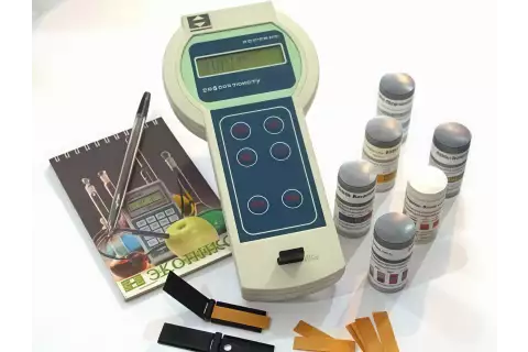 РЕФЛЕКТОМЕТР «ЭКОТЕСТ-2040» (4 ДЛИНЫ ВОЛНЫ) С НАБОРОМ ТЕСТ-ПОЛОСОК QUANTOFIX
