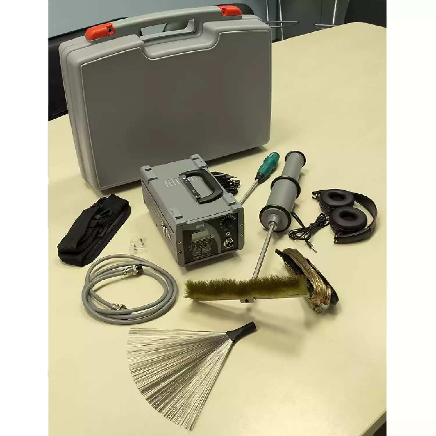 ЭЛЕКТРОИСКРОВОЙ ДЕФЕКТОСКОП АВМ COMPACT 30 - 3