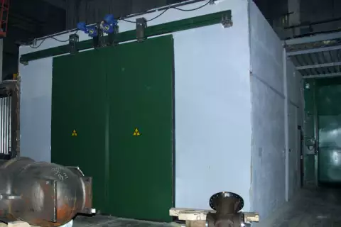 Стационарная камера радиационной защиты