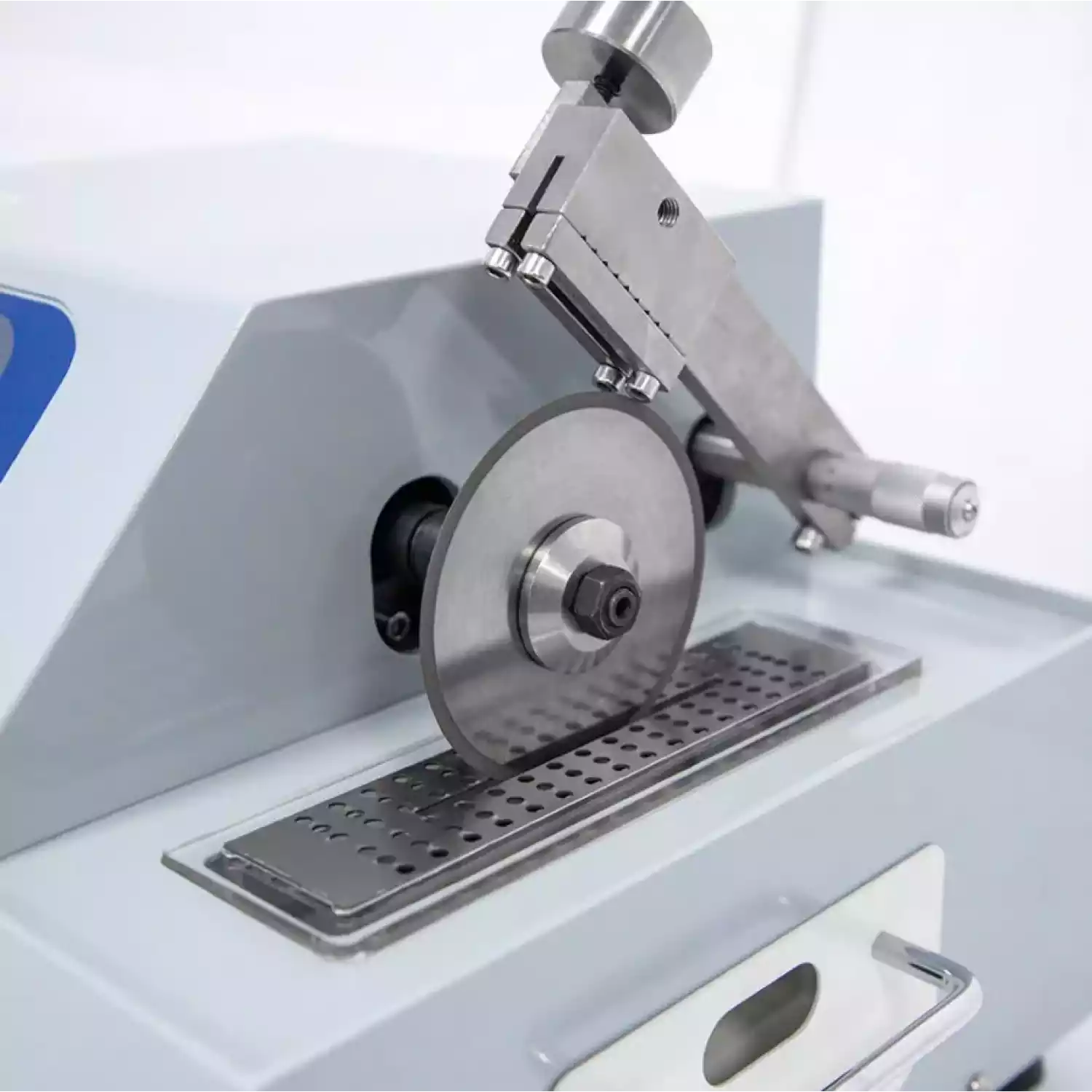 DS-60 В-7 Низкоскоростной прецизионный отрезной станок - 4