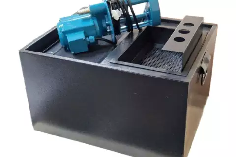 Бак с насосом для подачи СОЖ на отрезные станки