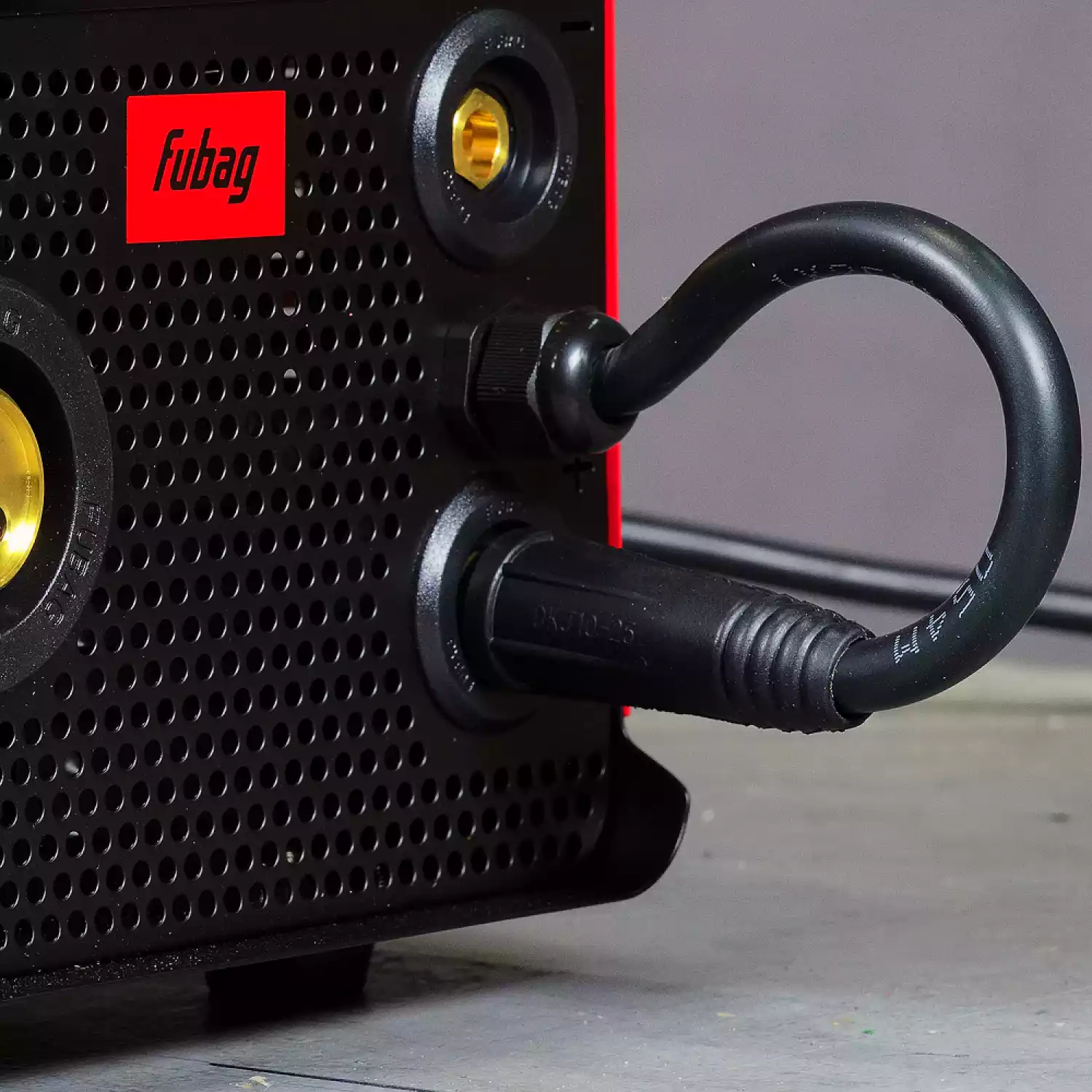 Сварочный полуавтомат FUBAG IRMIG 140 SYN LED с горелкой 150 А в комплекте - 15