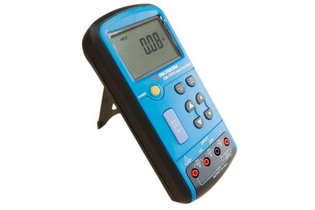 Калибратор напряжения и тока АМ-7070